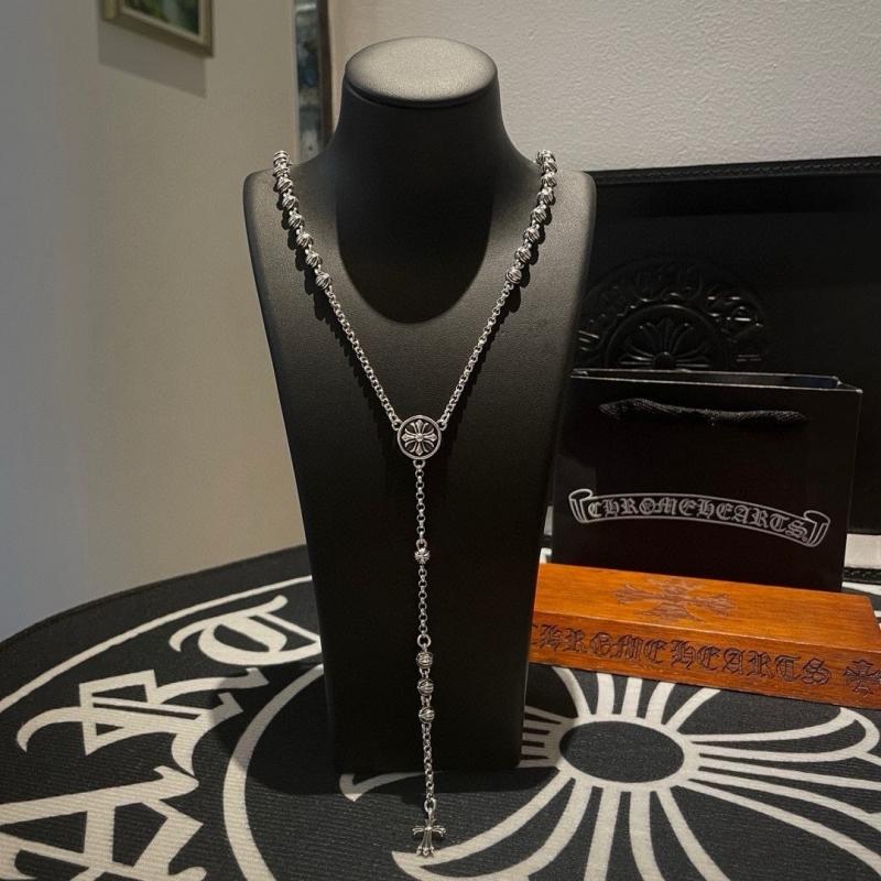 Ch*0me He**ts necklaces